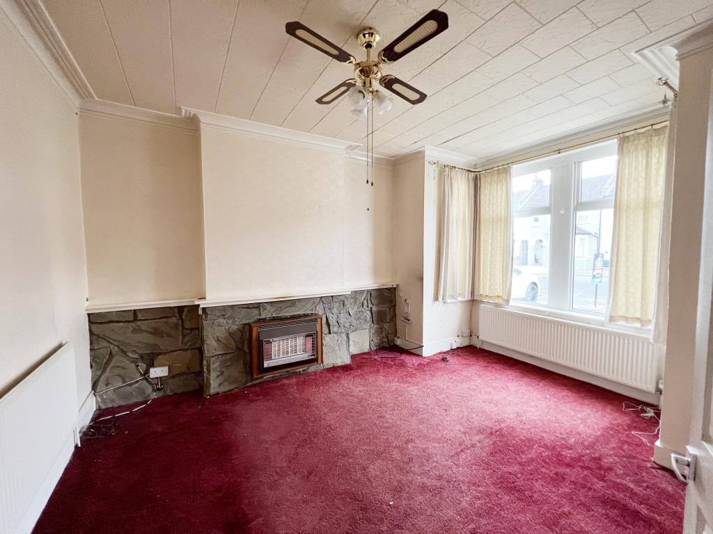 Lot: 95 - GROUND FLOOR FLAT FOR IMPROVEMENT PLUS GROUND RENT INVESTMENT - 